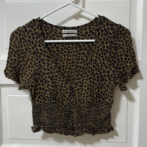 urban outfitters short sleeve cropped animal print top - Picture 1 of 5